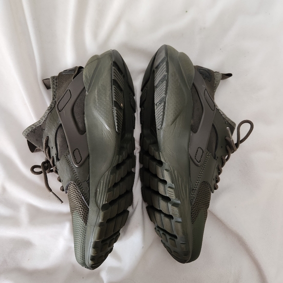 Nike Air Sneaker men's size 8 Moss Green Huarache Run - Picture 3 of 16